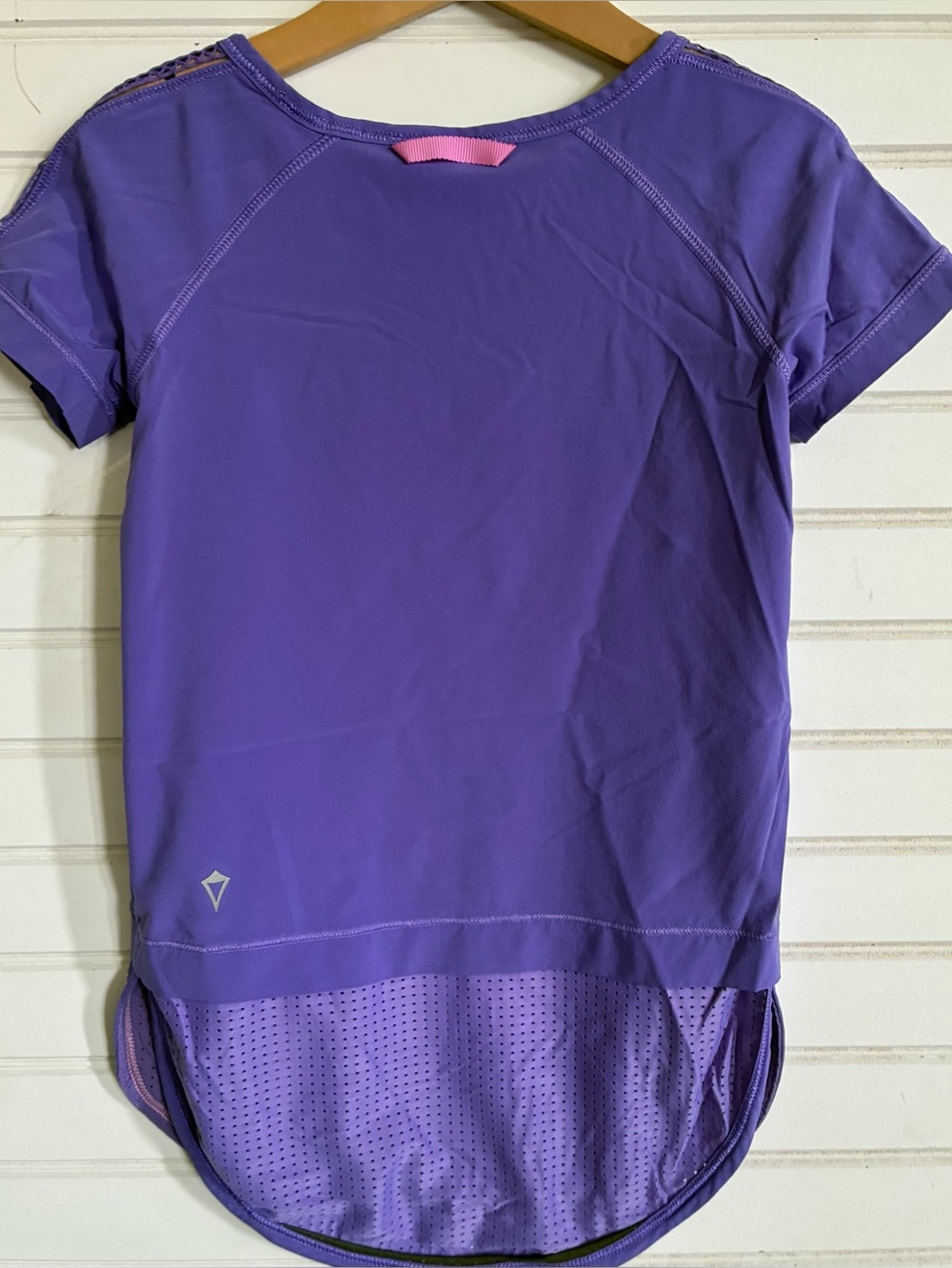 IVIVVA by LULULEMON girls top